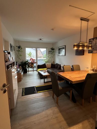 Wohnzimmer mit Essbereich