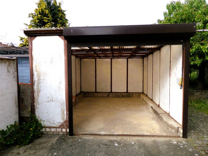 Verstecktes Raumwunder! Doppelhaushälfte mit großem Garten, Garage und überraschend viel Platz – 15. Garage