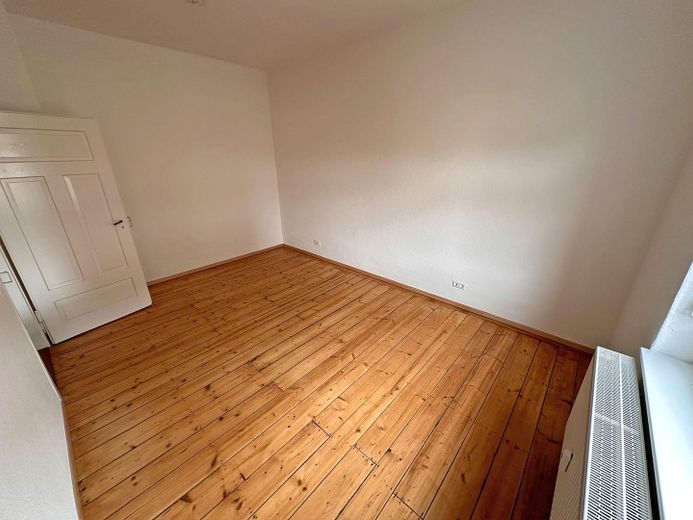 Renovierte Altbauwohnung: 2 Zimmer + neue EBK in Hinterhauslage nahe Mendelssohnplatz/ KIT – Schlafzimmer