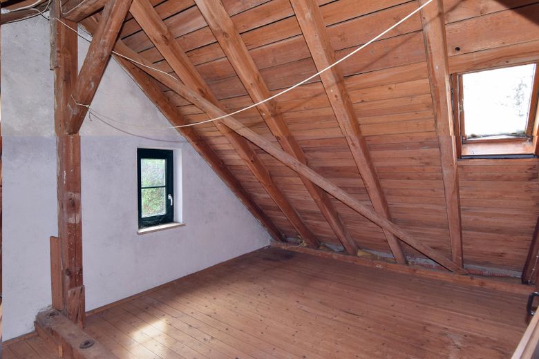 Schönes Stadthaus 140 m2 ohne Maklerprovision in 94333 Geiselhöring (Straubing/Haindling) – Dachausbau Option