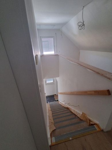 Schönes Einfamilienhaus mit Einlieferwohung – Treppe