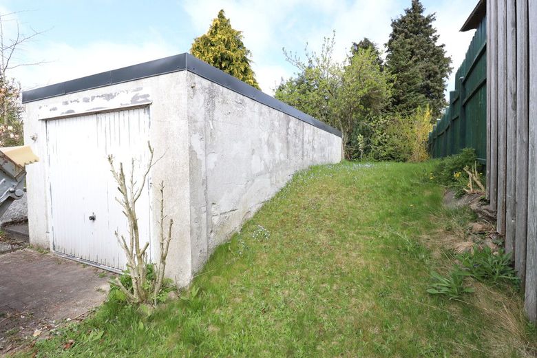 Holzhaus mit Geschichte und viel Potenzial in ruhiger Wohnlage von Bordesholm – Garage