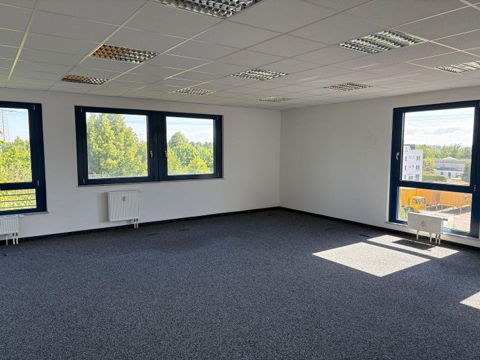 Repräsentatives Chefbüro 60 m² + Büro 38 m² – ab 750 € all-in, FFM – Büro 6_2