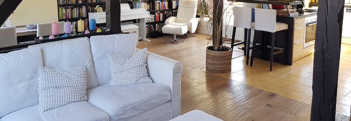 Große Dachgeschosswohnung im ruhigen Gartenhaus mit Terrasse–mitten im Samariterkiez/Friedrichshain – Wohn-Ess-Kuechenbereich