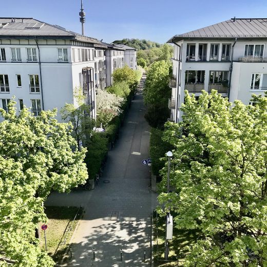 gegenüber Richtung Olympiapark