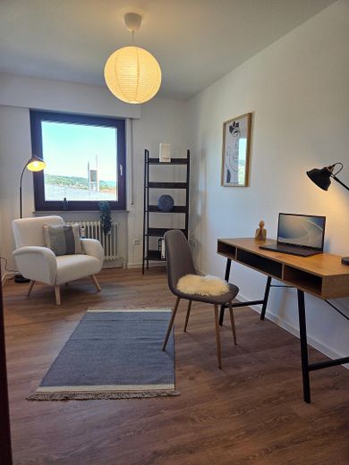 4 Zimmer Wohnung hochwertig renoviert in Top Lage – Büro / Kinderzimmer