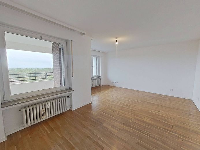 Geräumige 2-Zi.-Whg. mit großem BALKON in ruhiger Lage in Bielefeld-Senne – Ansicht I: Wohn- und Esszimmer