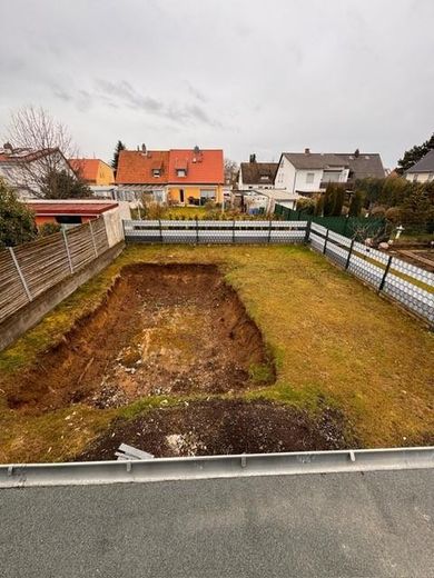 Exklusiv kernsaniertes Einfamilienhaus mit hochwertiger Ausstattung – Garten Vorbereitung Poolanlage