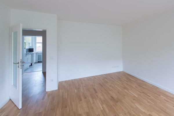 Bright 3-room apartment with balcony & TG parking space in HH-Hohenfelde - (available for immediate occupancy)