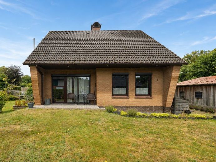Ein Zuhause zum Ankommen – gemütliches Einfamilienhaus mit Kamin, Terrasse und schönem Grundstück – Foto 1
