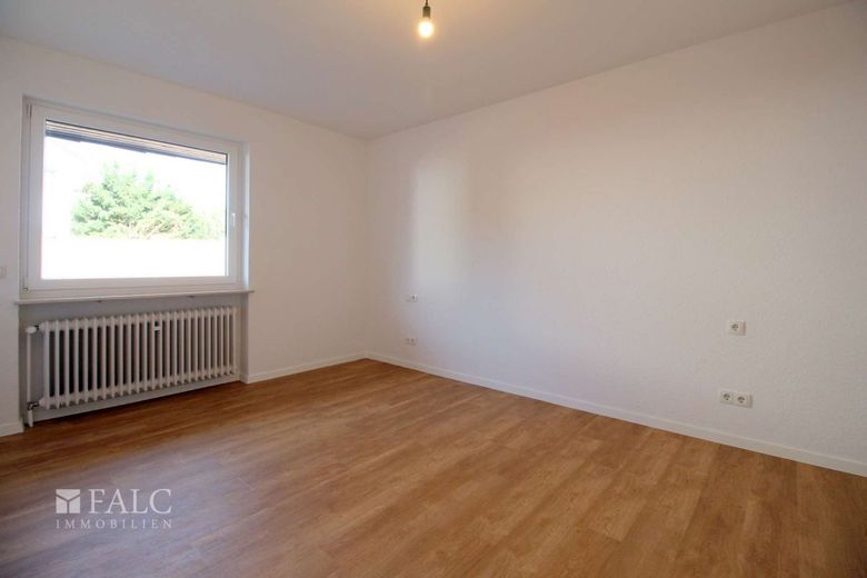 Sanierte Wohnung mit großem Wohnzimmer! – Schlafzimmer I