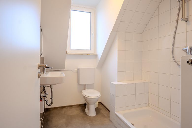 Badezimmer mit Dusche