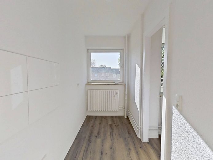 Ein warmes Zuhause beginnt mit einer kühlen Ersparnis: Moderne 1-Zimmer-Wohnung mit EBK und großem BALKON – Ansicht I: Küche