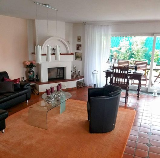 Wohnzimmer mit Kaminecke