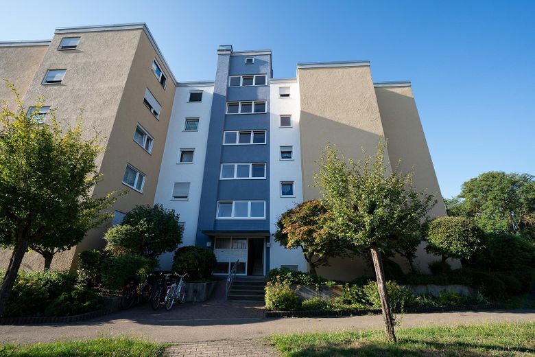 Schöne 3 Zimmer Wohnung / mit XXL Tiefgarage – Aussen Ansicht 2