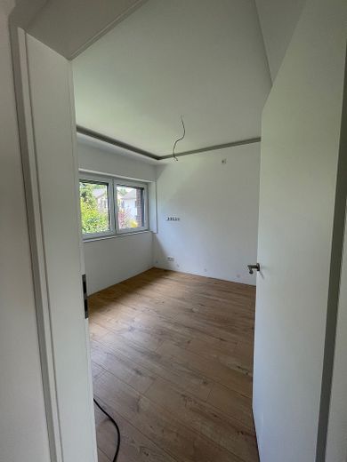 Atractiva casa adosada de esquina, clase energética A, vivienda multigeneracional con gran jardín y 2 garajes – Foto 9