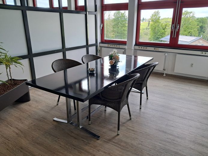Verwaltungsgebäude, bei Bedarf mit kleiner Halle, Ortsteil 53577 Neustadt/Wied, zu vermieten – Besprechungsraum