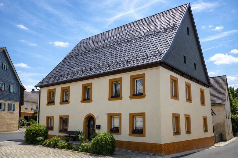 Barockes Familiendomizil mit Geschichte - Haus und Raum für Generationen in der Fränkischen Schweiz – Saniertes Dach 2017