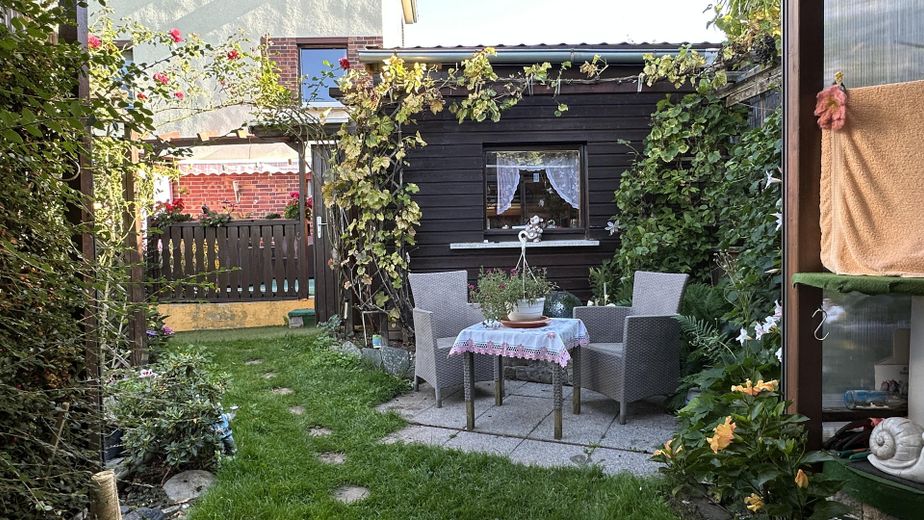 Eigenheim am SW-Stadtrand mit schönem Garten – an der Sommerküche / Terrasse 