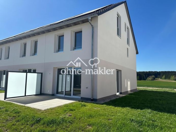 Einziehen & Wohlfühlen: Erstbezug Reihenendhaus mit Terrasse, Garten, Carport & Stellplatz in VS – Foto 1