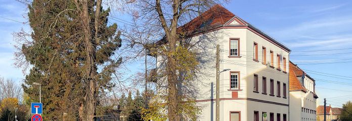 Straßenfassade von Süden
