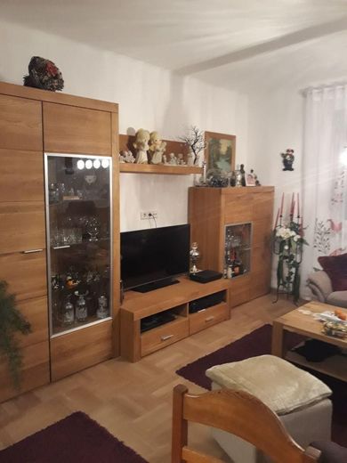Mehrfamilienhaus in zentraler Lage – Wohnzimmer EG