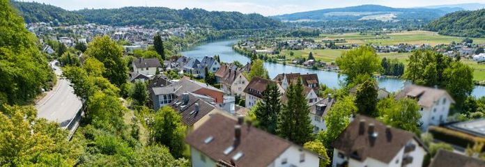 Freistehendes Einfamilienhaus mit traumhaftem Rheinblick und großem Entwicklungspotenzial