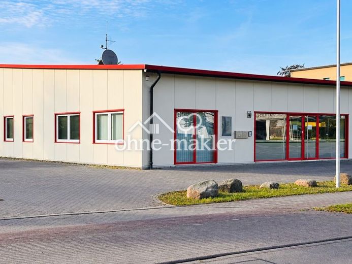 Gewerbeobjekt/Halle mit Büro und Stellplätzen zentral gelegen in Wismar-Westhafen – Foto 1