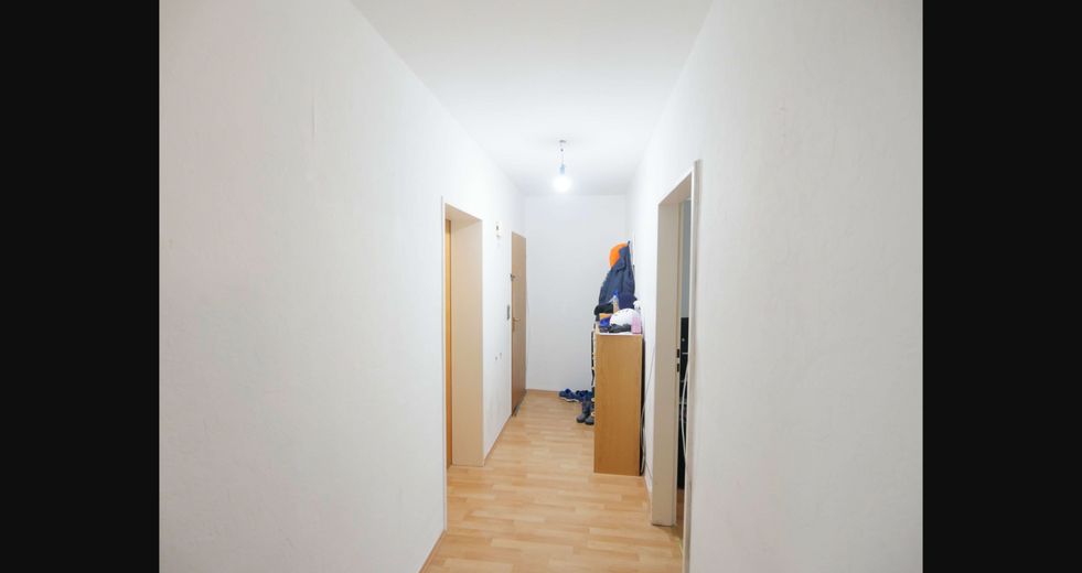 Stilvolle, gepflegte 3-Raum-Wohnung mit Balkon in Ac-Forst, WG-geeignet – Flur