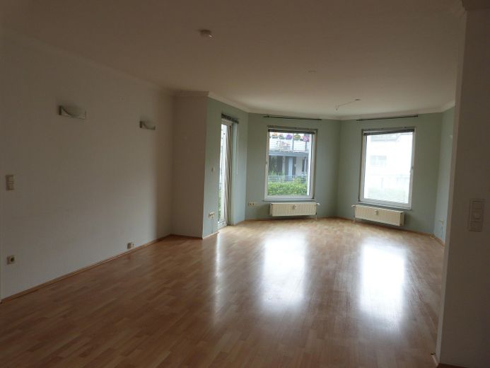 3-Zimmer Wohnung in Neuss befristet für 24 Monate zu vermieten – Wohn-Esszimmer