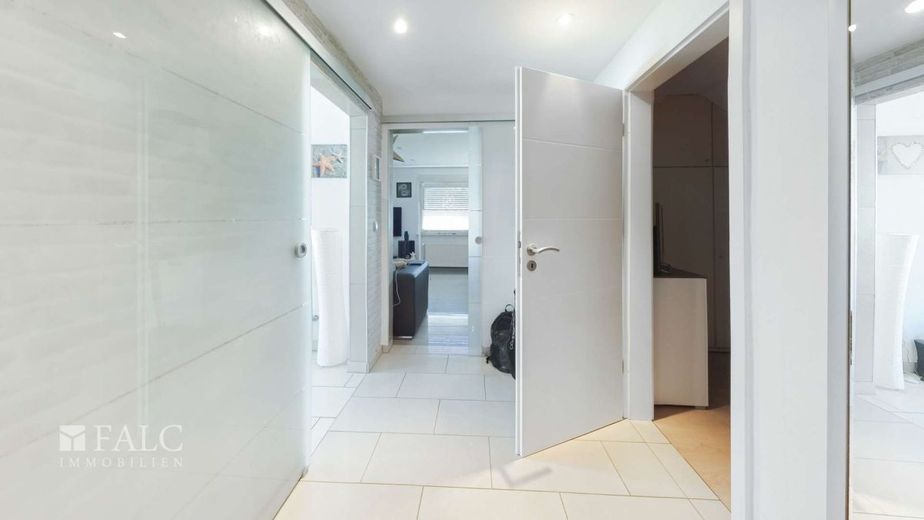Kapitalanlage oder Zuhause? Moderne Eigentumswohnung mit Kamin, Balkon und Stellplatz in Dümpten – Diele