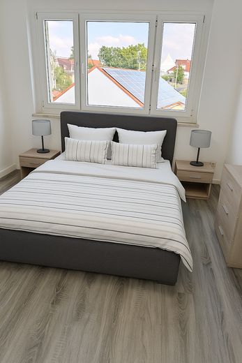 Frisch renoviert: 4 Zimmer, Balkon, EBK und Stellplatz – Schlafzimmer