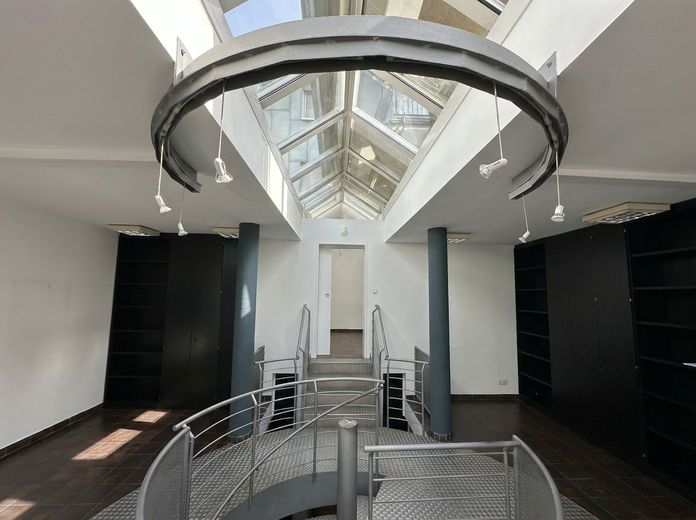 Büro im Herzen von Langenfeld + Archiv, Parkplatz, Konferenzraum – Eingang