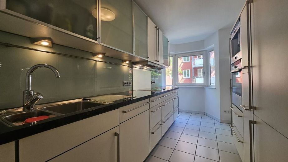 *** hell &amp; großzügig *** Lichtdurchflutete isarnahe Wohnung in der Au – Einbauküche mit Geräten