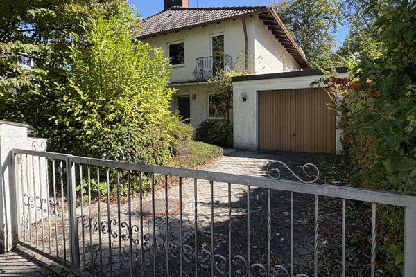 No commission: Spacious semi-detached house in Munich-Hadern