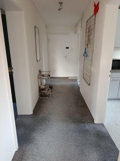 Zweifamilienhaus in Toplage, Ruheoase mit Pool am Stadtrand von Friedberg/Augsburg, Hochzoll – Flur
