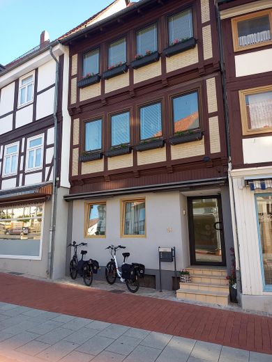 Stadthaus mit drei Ferienwohnung oder Monteuswohnung – Stadthaus - Mehrfanilienhaus