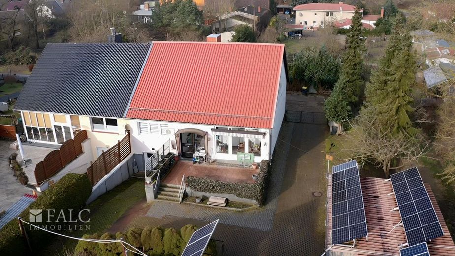 ***Viel Platz für Ihre Wohnideen - Doppelhaushälfte mit Wintergarten und großem Grundstück*** – Luftbild Haus