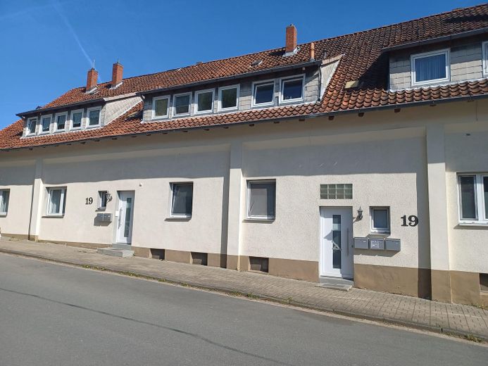 Rentables Mehrfamilienhaus mit vielen Möglichkeiten – Ansicht Straße