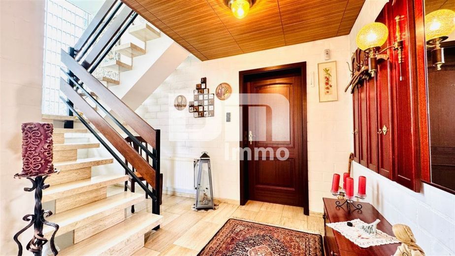 (R)eserviert!Großzügiges Einfamilienhaus in begehrter Lage mit Balkonen und Traumgarten – Souterrain Flr / Diele / Treppenaufgang