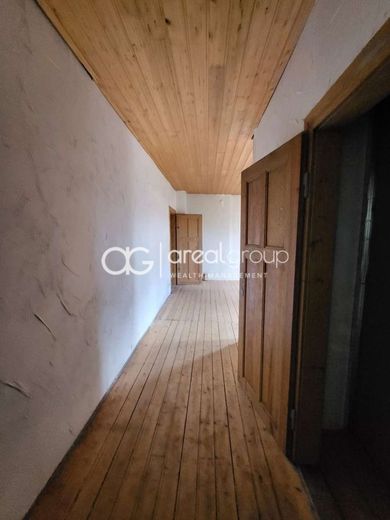 Helle DG-Wohnung mit Balkon und besonderem Flair – Flur