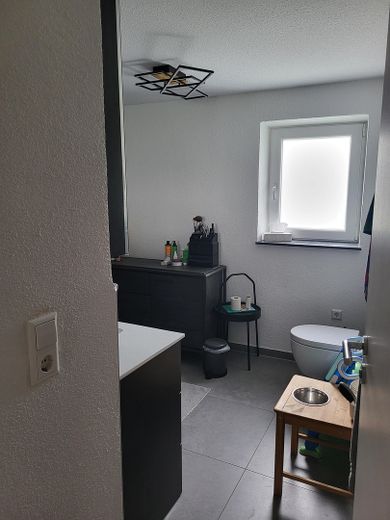 Casa unifamiliar completamente renovada con amplio jardín en una ubicación tranquila y bien comunicada – Bad EG