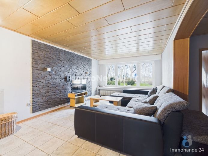 TOPANGEBOT***Bungalow mit großem Grundstück unmittelbar am See***NEU – Wohnzimmer