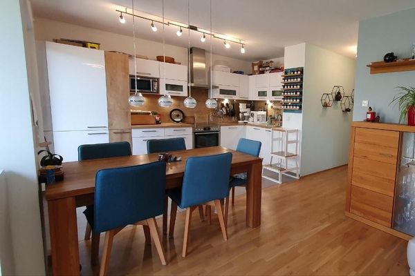Moderne 4-Zimmer-Wohnung mit Balkon, Aufzug und Tiefgaragenstellplatz in Thon