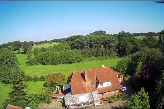 Erfüllen Sie sich den Traum vom Leben im Grünen - auf einem weitläufigen Anwesen – Blick von oben