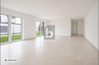 VIVIENDA MODERNA CON JARDÍN – 1786979049_690c95e.jpg