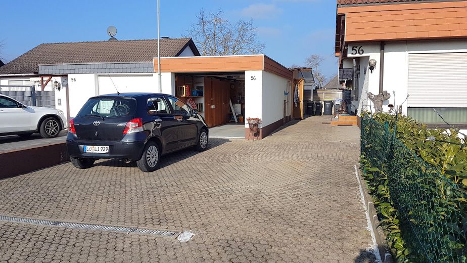 Garage und Hauseingang