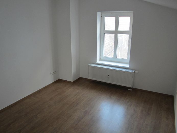 2-Raum-Wohnung in ruhiger Hoflage in der Stadtmitte von Neustrelitz zu vermieten – Schlafzimmer
