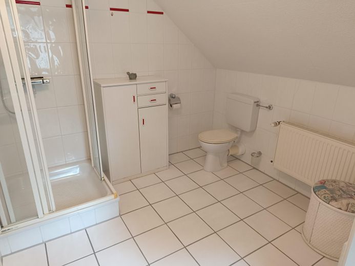 Traumhaus mit Sauna & großzügigem Gartengrundstück in Aurich-Wiesens – Provisionsfrei – Duschbad im Dachgeschoss
