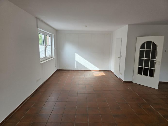 Rara opportunità nel Kreuzviertel: appartamento su due livelli, ca. 145 m², 4 locali, balcone – senza provvigione – 2. OG_Wohnzimmer (6)